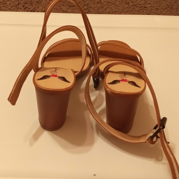 High heels - Picture 4 of 4